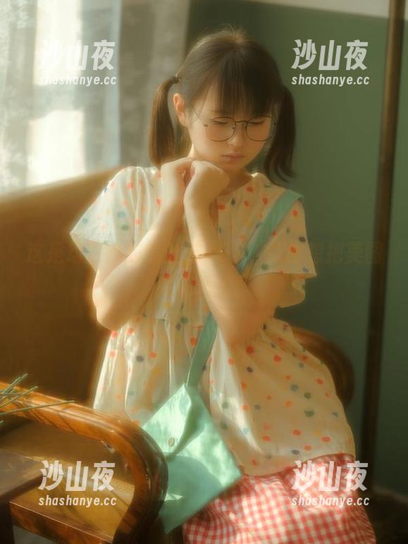 这是幼水铃衣的丝袜COS，让你想把美图变成墙纸！