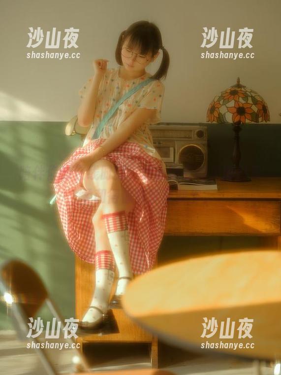 陪伴你的在线时刻，幼水铃衣的美图日常，柔和得像在梦里散步。