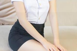 推女神 – 施忆佳连体衣高清图集，旁边的小狗都流口水了。