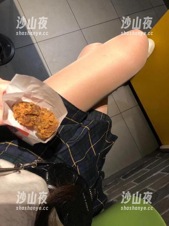 微密圈 - 高清红裙展示，无敌哒小姨妈的“裙”地带！