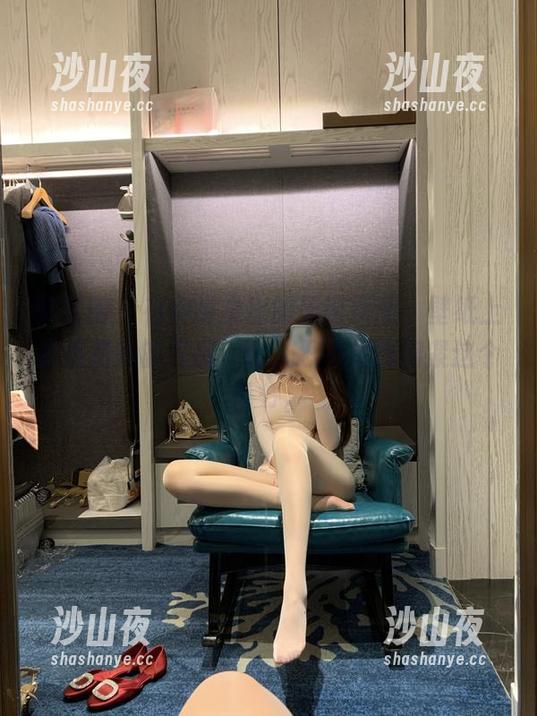 微密圈 - 有你喵推出的圣诞原图，壁纸上都满是她的气息，让人忍不住想抱紧这个季节。