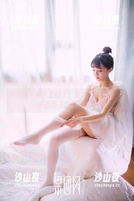果团网 - 照片里的人：周大萌的泳装有种扑面而来的夏日气息