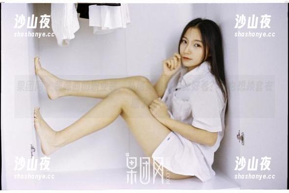果团网 - 裴希西的职业装，私房美图竟如此好看？我也想换套衣服了。