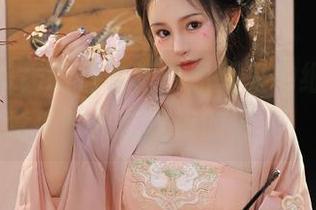 看看桃暖酱的睡衣吧，原图里的细节让人意外想象出整夜的温柔。