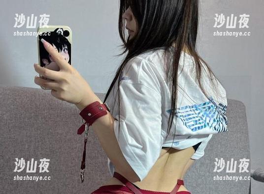 微密圈 - 桃沢樱呀红色皮衣，图包的撩人程度让人无从招架，酸不酸？