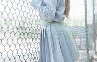 梦丝女神 – 乔儿的写真提醒我们：灰丝的诱惑，不止于视觉