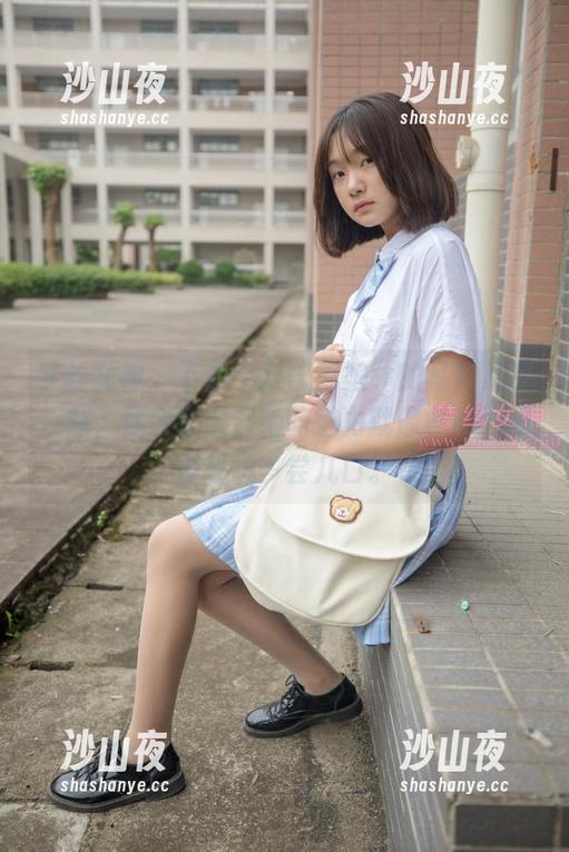 梦丝女神 - 下载宁夏“厨娘”的写真集那一刻，你会意识到她的魅力就像食材，越看越想多尝几口。