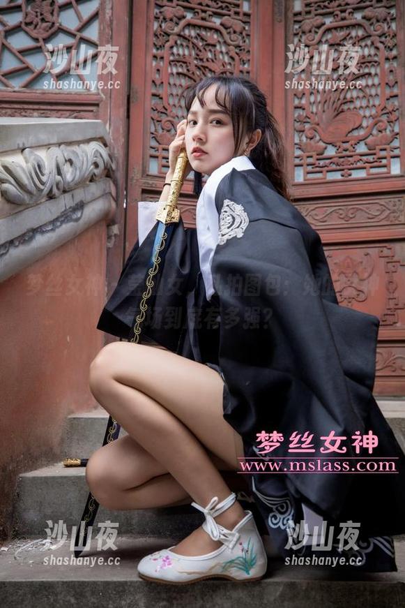 梦丝女神 - 莹仙女，私拍图包：她的女神气场到底有多强？