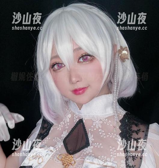 椒妮佐仁，私房写真中的大凤，美貌与俏皮并存