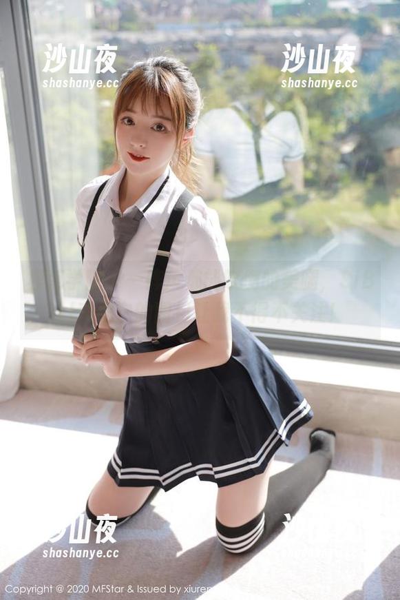模范学院-SiByl李思宁 模范学院 - 一阵风都能吹倒的美腿,SiByl李思宁的图包让我不得不关注!