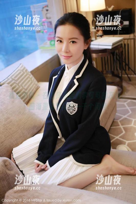 模范学院 - 在图库里翻到李可可的灰丝，脑海里突然闪过一千个问号