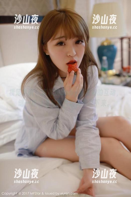 模范学院 - 李颖煊baby和女友的互动，谜一样的福利图片让人停不下来。