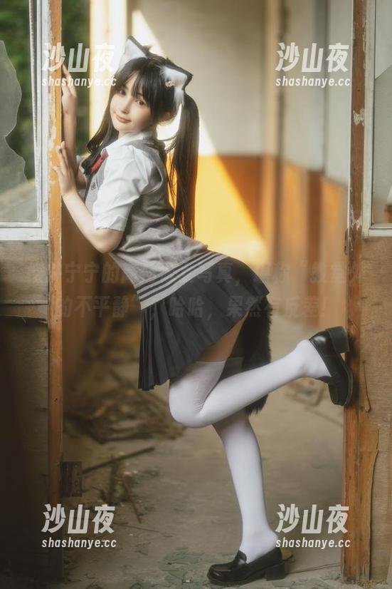 樱井宁宁的高清修女写真，堪称“教堂外的不平静”，哈哈，果然有反差！