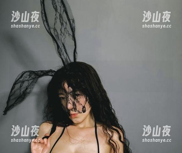樱晚gigi写真集大公开，自拍时那略带“不羁”的表情真让人想聊聊