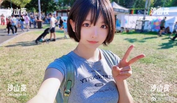 樱群的图集：旋转木马上我化身“飞天小女警”