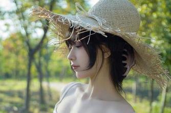 北风呼啸，浅安安在无圣光的陪伴下，隐约透露出少女独有的清新气质，值得一窥吧？