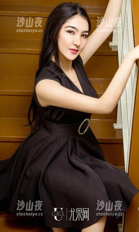 爱尤物 - 看不见的果儿Victoria：教室写真在网盘的轻松揭露
