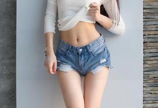 爱蜜社 – 果儿Victoria的私房写真：秘书只不过是万千角色中的一个表现？