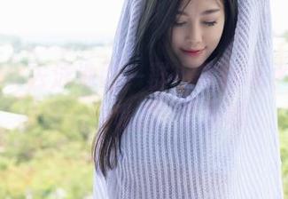 爱蜜社 – 去泳池跟一群小伙伴玩水，结果被温心怡私拍奪了眼球。