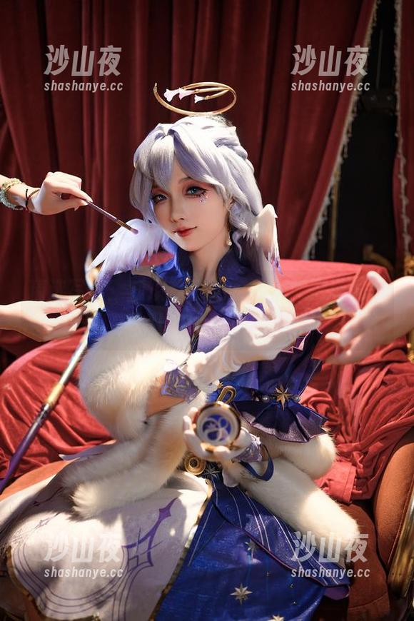 精选写真：狐玖玖和她的眼镜，这场合是不是该让我嗅到点火花了？