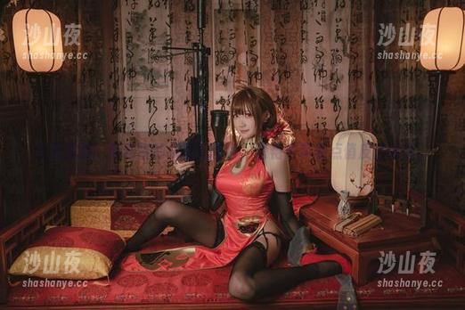 分页封面：瓜希酱的杨贵妃图包，惊艳中带着点俏皮的味道。