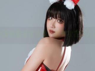 瓦斯塔亚小龙虾的全套写真，秘书妆容让人停不下来。