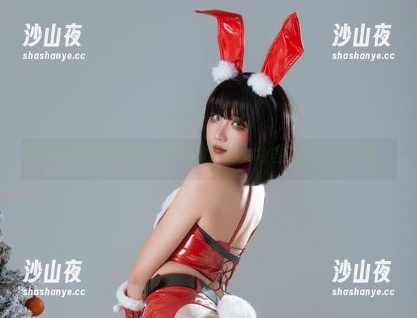 瓦斯塔亚小龙虾的全套写真，秘书妆容让人停不下来。