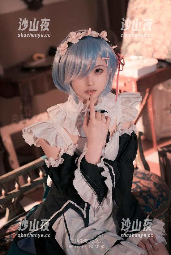 白莉爱吃巧克力带着‘原神妮露’图包降临，免费领取可别让它溜了！