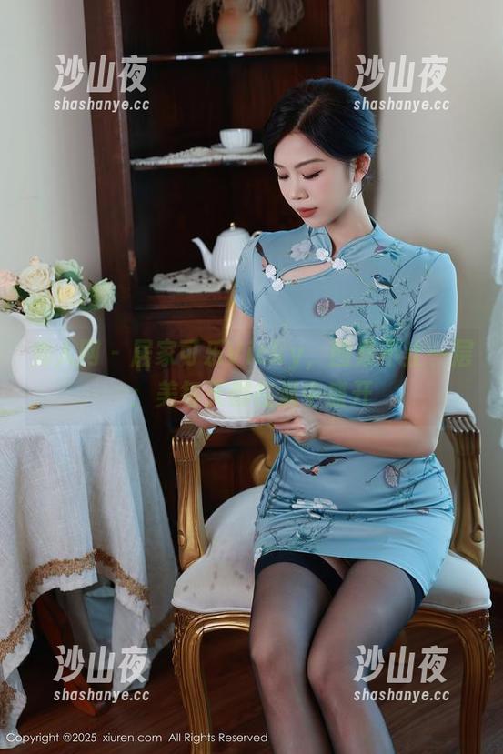 秀人网 - 居家可乐Vicky，图集不止一层：美每天都在泥中盛开