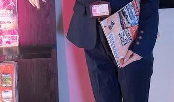 秀人网 – 短裙搭配大美媚京，这组写真难道是在试探我的底线？