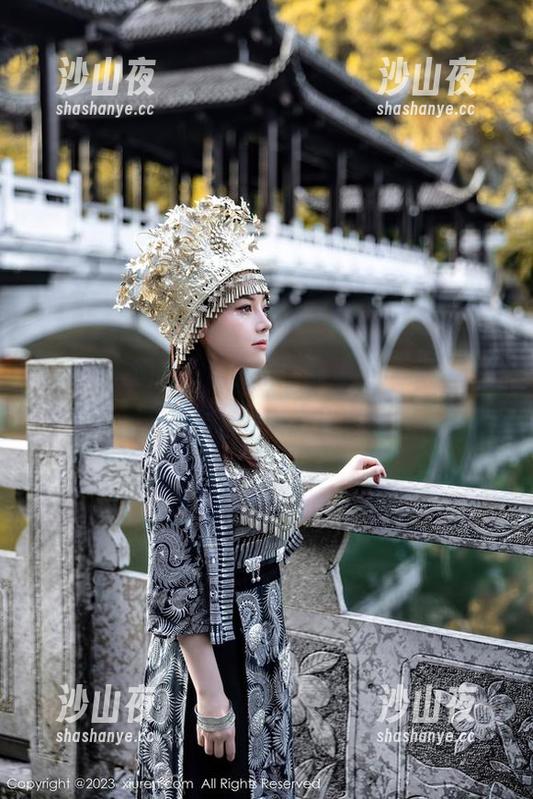 秀人网 - 图片中的安然，修理工风格，反正我只会把螺丝拧错，带个工具没看错吧？