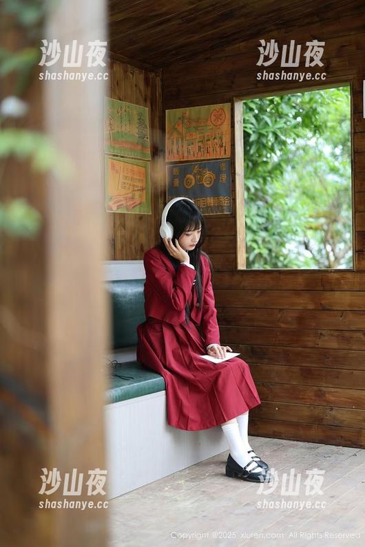 秀人网 - 从未如此关注，幼幼的黑白写真，光影交错间的柔和、美好。
