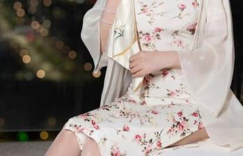 秀人网 – 网盘里的林子欣reya：让你误以为这是一场盛大时装秀？不不不，是套装而已！