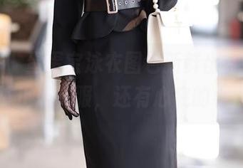 秀人网 – 蛋蛋宝泳衣图包新鲜出炉，分享的不止是衣服，还有心底的小疑惑