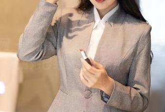 秀人网 – 软情这次的图包带着满满毛衣情怀，难道她已经拿下了我所有的弱点？