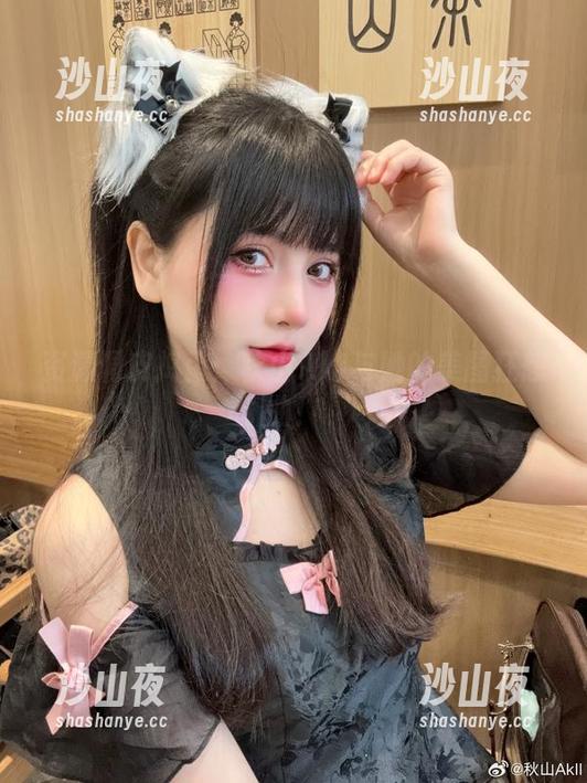 秋山AkI 资源调皮捣蛋:秋山AkI与她的美图狂想曲!
