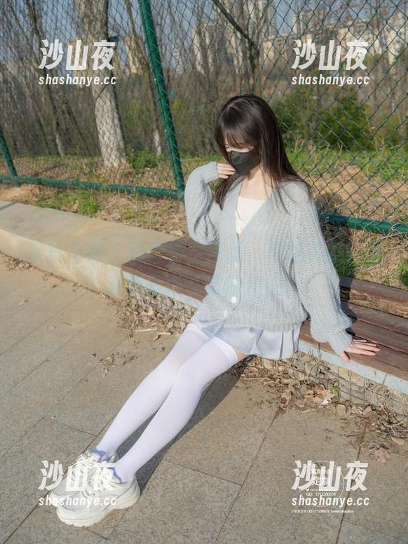 紧急企划 - 奶昔镂空作品，可能有点打破我对写真正常的想法。