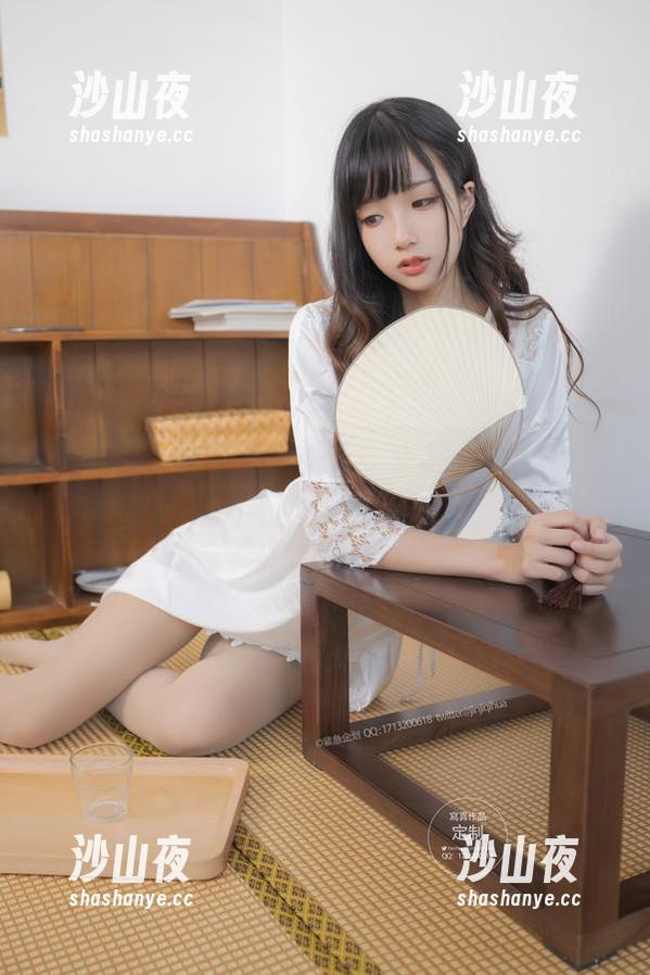 紧急企划 - 网袜无极限，小恩私房里似乎藏着不少大胆想象。