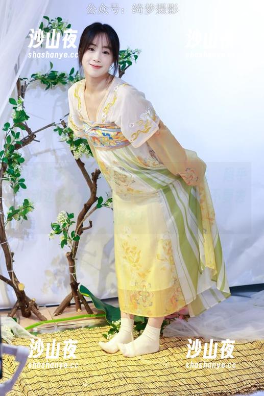 绮梦摄影 - 宪怡在体操服里展现的，超乎运动边界的私拍，图包让我寻思要不要去报名！