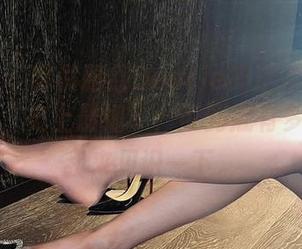 微密圈 – 听说脸红Dearie的这本定制图集号称“史上最细”，可到底有多细？让我来见识一下。