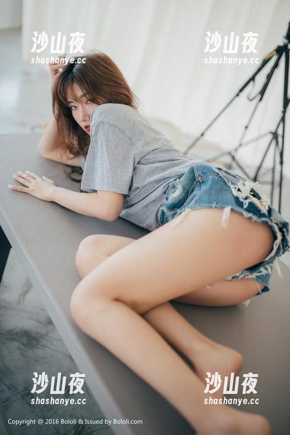 菠萝社 - 王语纯的黑白原图，这样简约的美好不多见