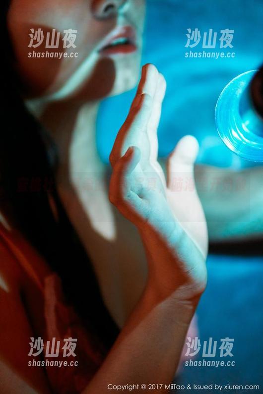蜜桃社 - 真希的棉袜写真，脑海里开始放飞奇想