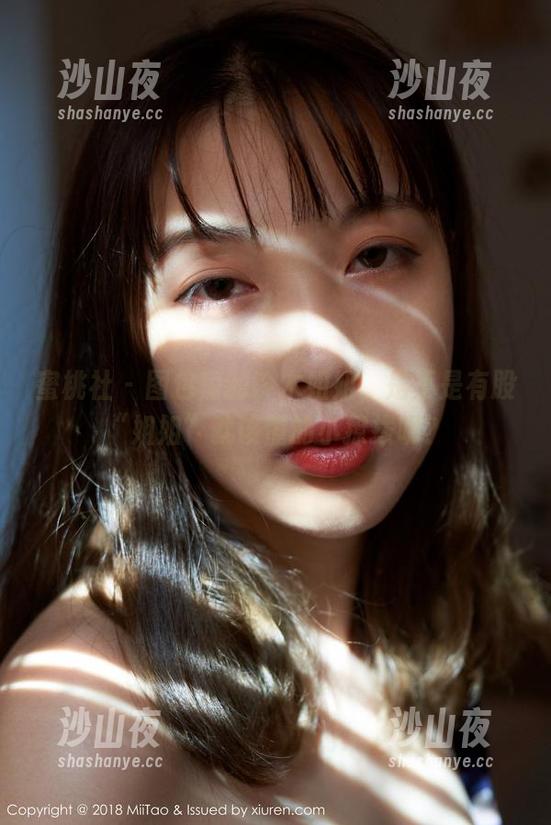 蜜桃社 - 图包里的铃木姐姐，是不是有股“姐姐”就该懂的小撩拨呢？