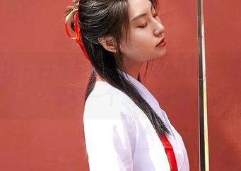 蜜桃社 – 白裙与陆萱萱Cecilia：高清记录每一个微妙时刻