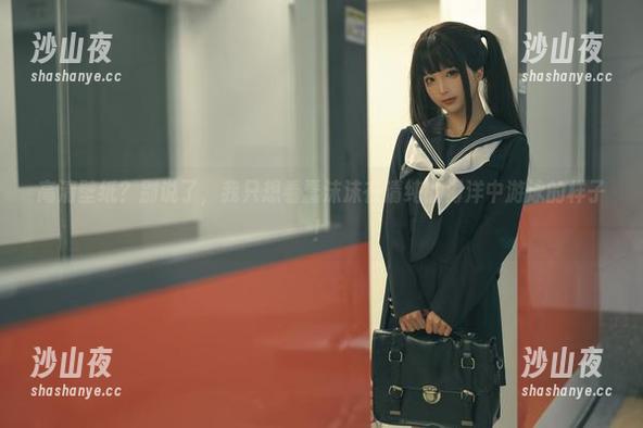 高清壁纸？别说了，我只想看蠢沫沫在清纯的海洋中游泳的样子！