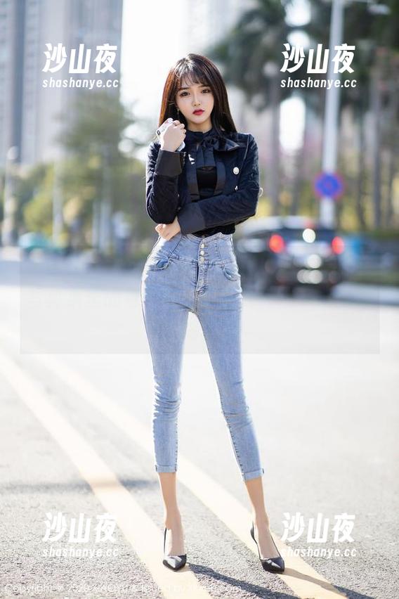 语画界 - 透过Angela小热巴的体操服：写真集里的每一瞬，都引人关注又略显模糊。