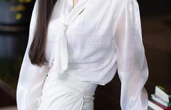 语画界 – 林乐一制服美图，经典的味道总让人想多看几眼