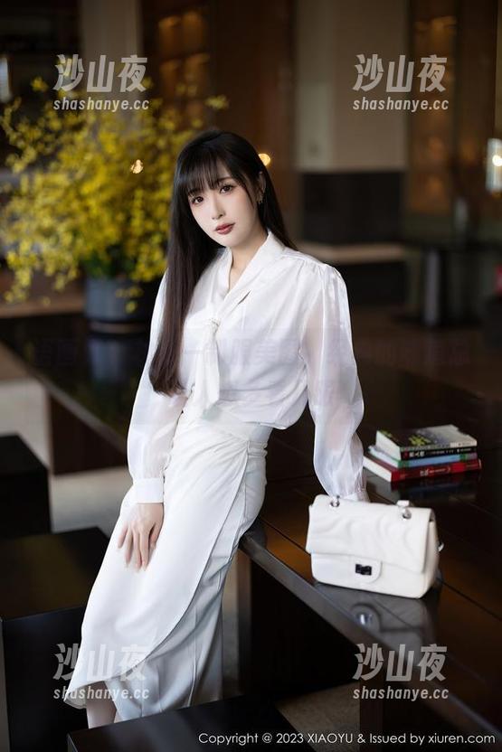 语画界 - 林乐一制服美图，经典的味道总让人想多看几眼