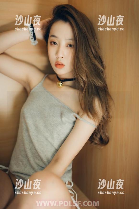 轰趴猫 - 原汁原味的可乐Vicky，在海边在线，没修图的那种真实感。