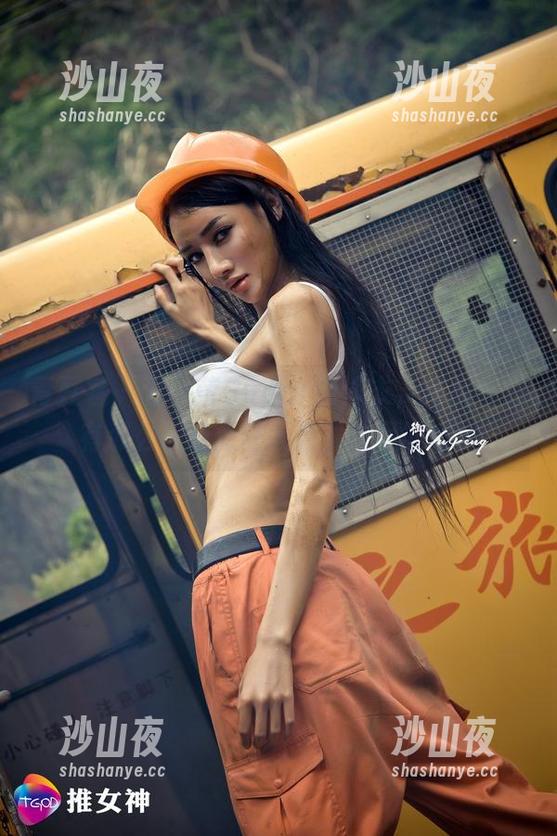 青豆客 - 看梁莹Sugar的泳衣，作品中总有那么一点点让人意犹未尽的感觉